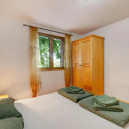 Luka By Interhome Vikendica