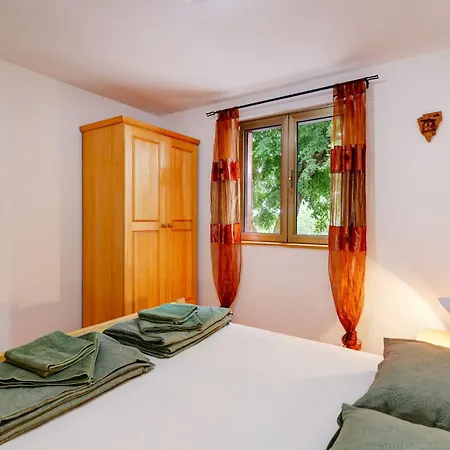 Luka By Interhome * Luka Krmpotska