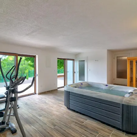 Luka By Interhome Luka Krmpotska