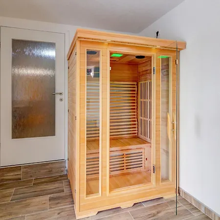 Luka By Interhome Vikendica